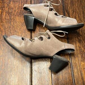 MUNRO 9M Women's “Jillie” Pewter Metallic Nubuck